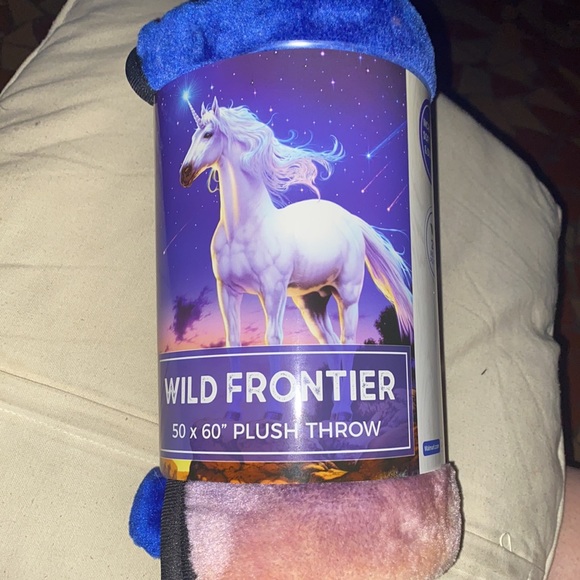 Unicorn blanket/throw,NWT,original packaging,beautiful unicorn design. - Picture 4 of 12